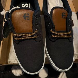 NIB Etnies Jameson 2 Eco - Navy, Tan, White Sole 7.5 Men’s Skate Sneakers